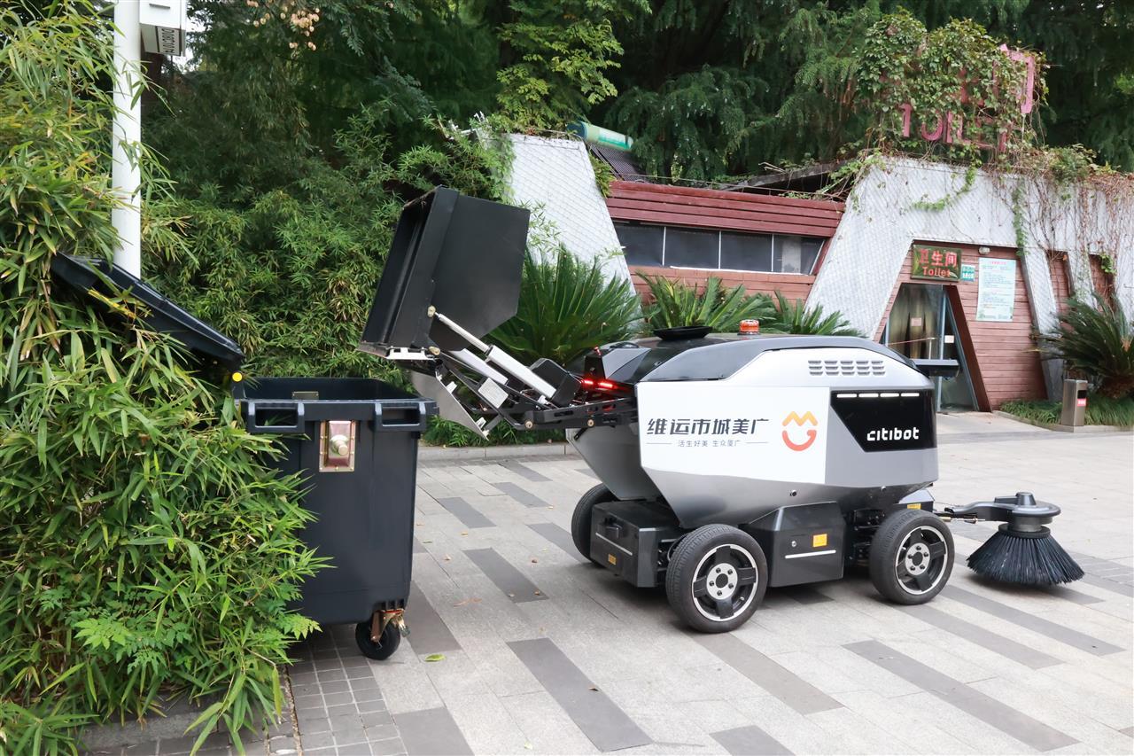 无人扫地机 倒垃圾.JPG