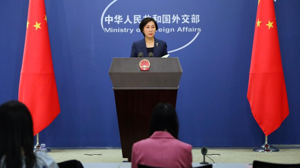 中国在黄岩岛安装屏障？外交部：中方不得不采取必要措施