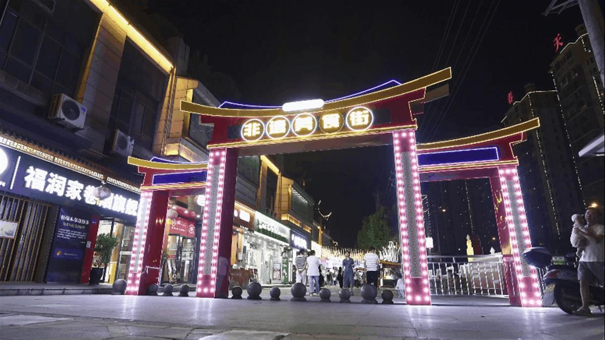 利川公安夜间巡逻.gif