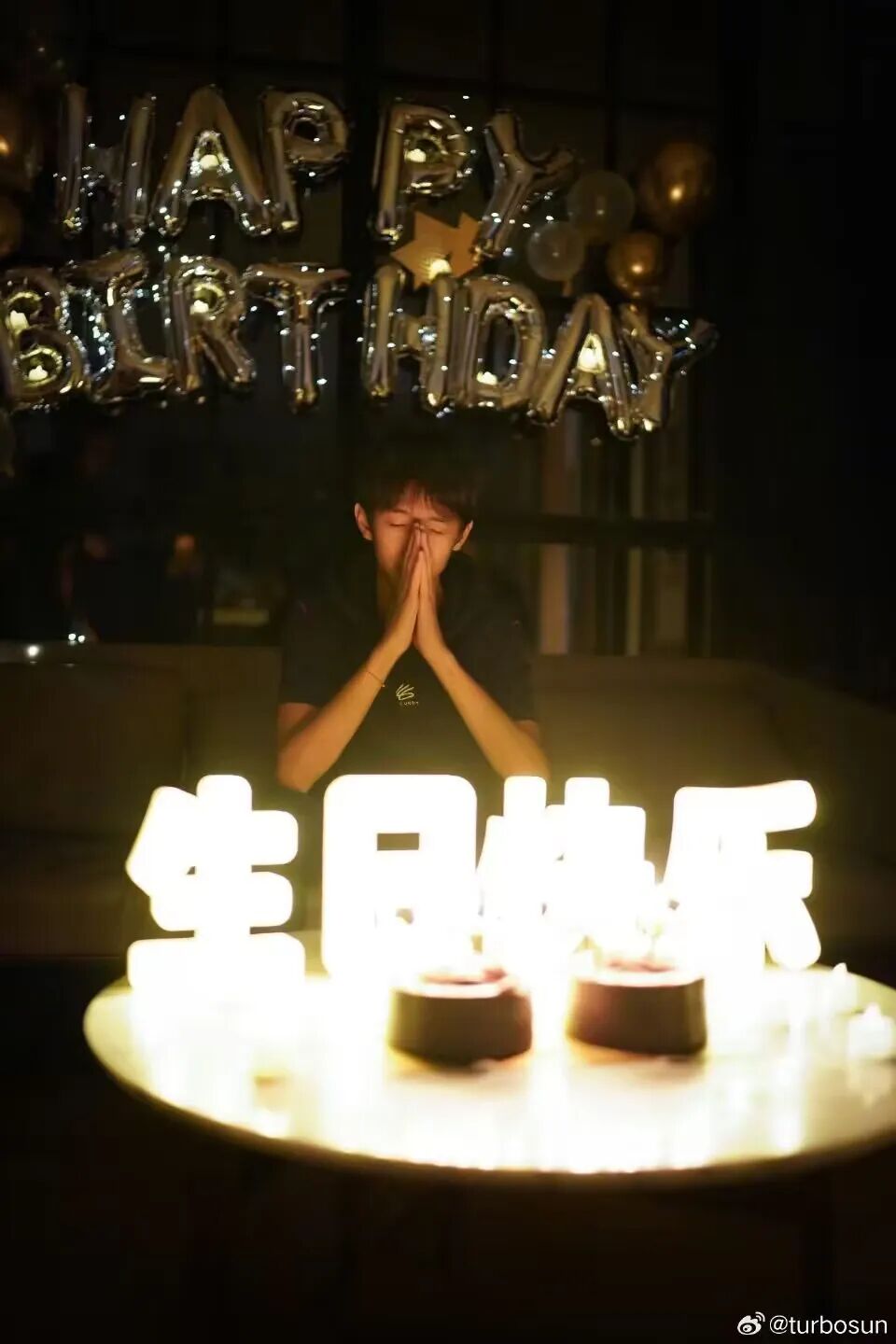 孙俪发文为14岁儿子庆生，邓超边看边哭，“看一半看不清了”，给孙俪留言“太太辛苦”