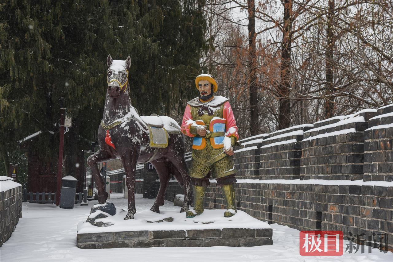 1月20日，雪中的湖北荆州古城。  （极目新闻记者 黄志刚 摄）.jpg