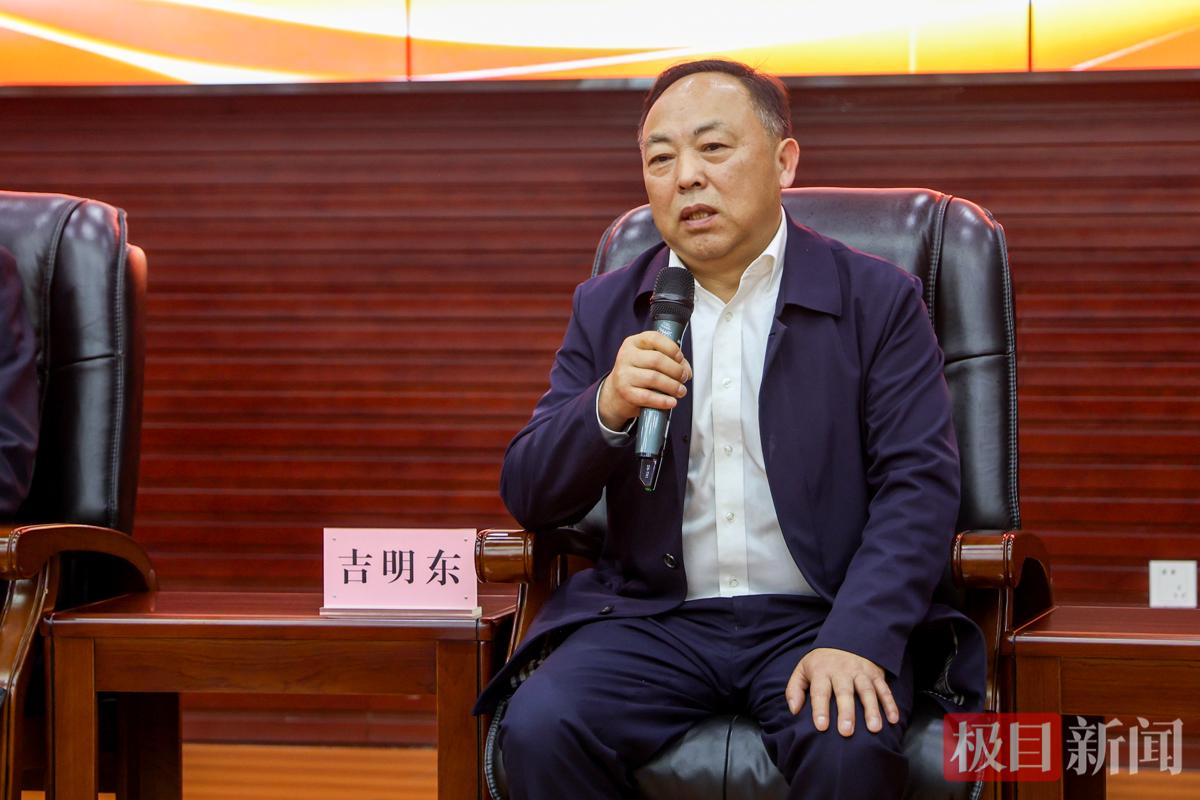 松滋市刘家场镇三堰淌村党总支书记吉明东代表讲述履职故事。（极目新闻通讯员 张梦瑶 摄）.jpg