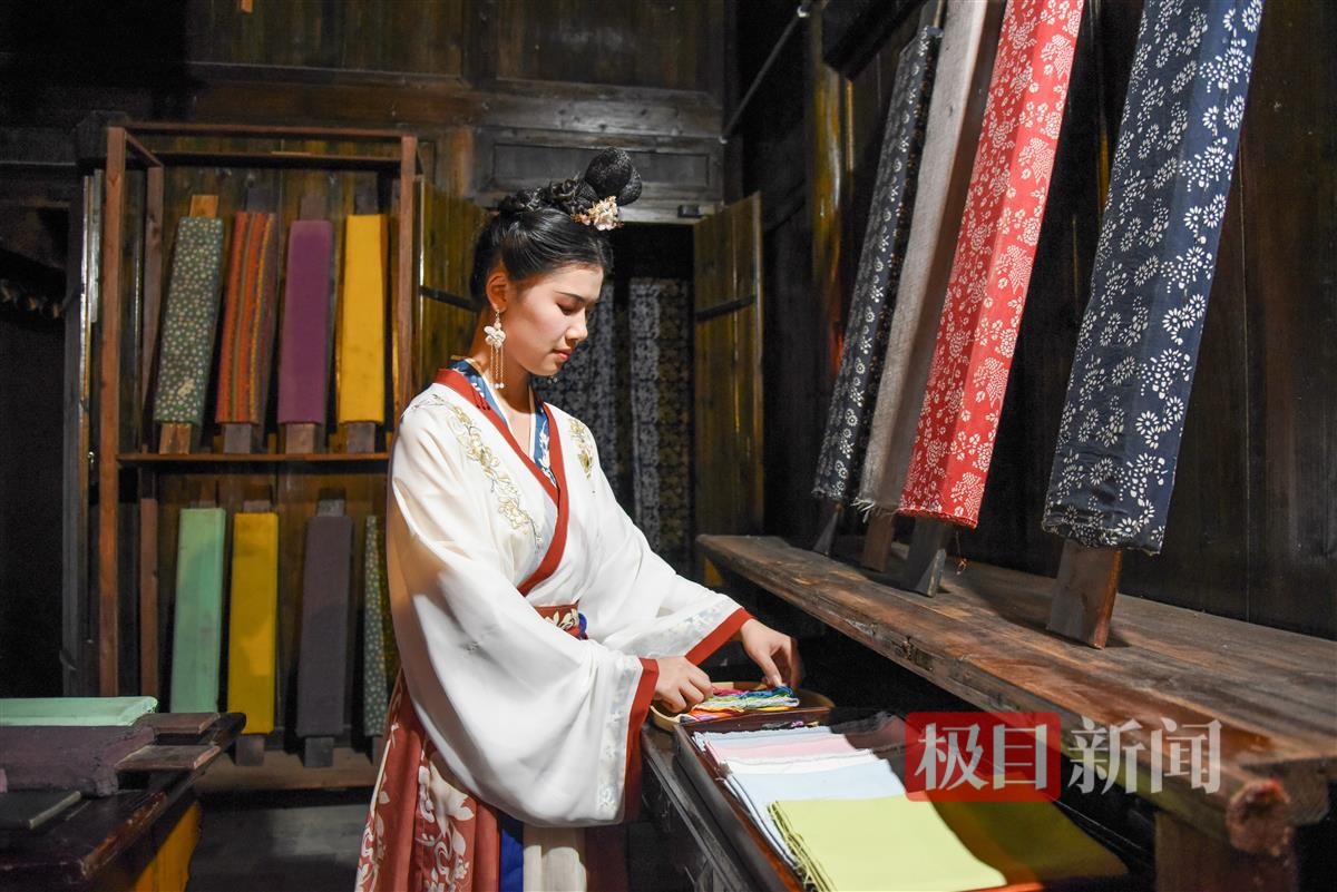 3月29日，湖北省监利市启动2024年春季文化旅游季活动，演员在程集古镇进行实景演出（极目新闻记者 黄志刚 摄） (2).jpg