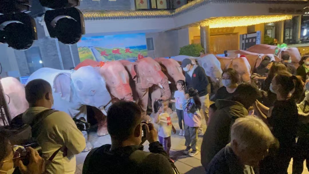 “春晚大象”深受观众喜爱。     中国木偶艺术剧院供图  