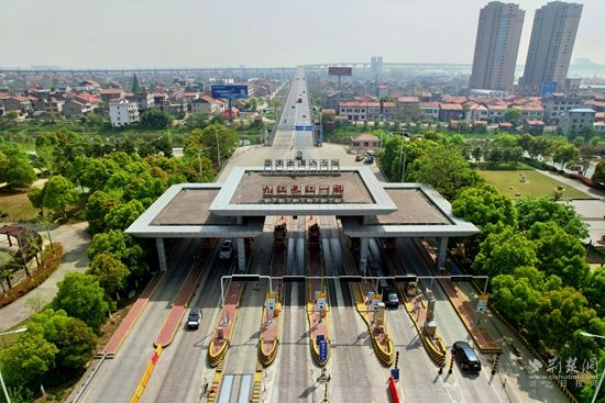 两桥飞架，鄂赣互联。詹丽君 供图