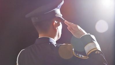 五四奖章唯一不公开真名真容获奖者：缉毒“王警官”，笔记本记着23位牺牲战友的名字