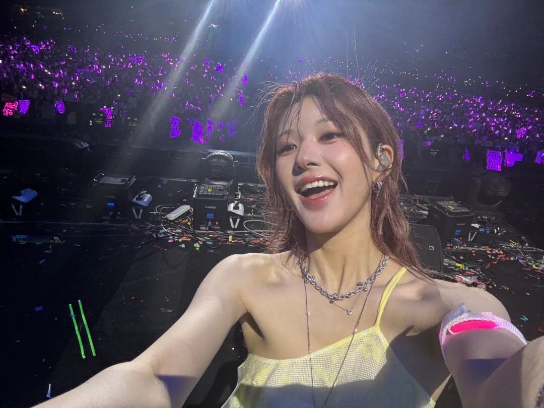 赵露思回归，将发布两首新单曲；此前其发长文控诉经纪公司，深夜注销微博