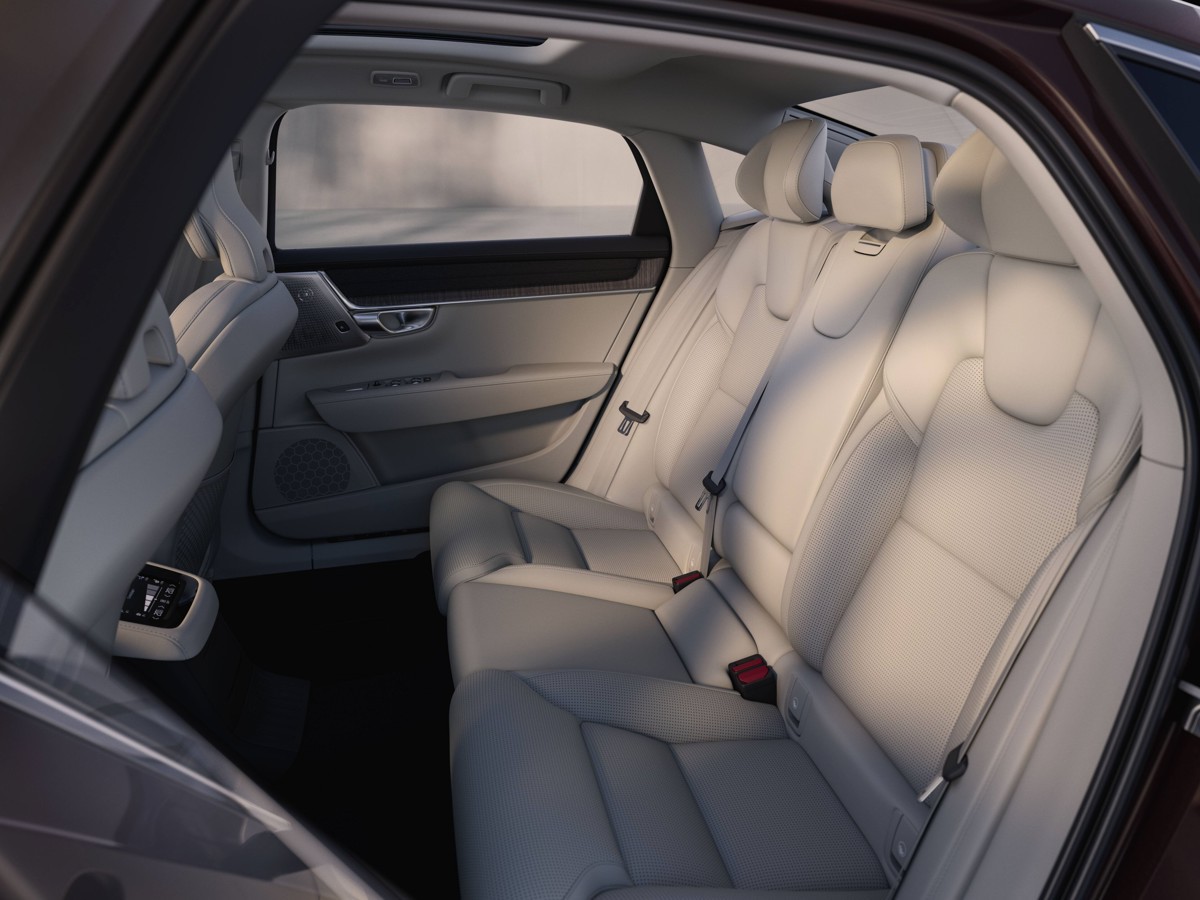 347799_Refreshed_Volvo_S90_interior.jpg