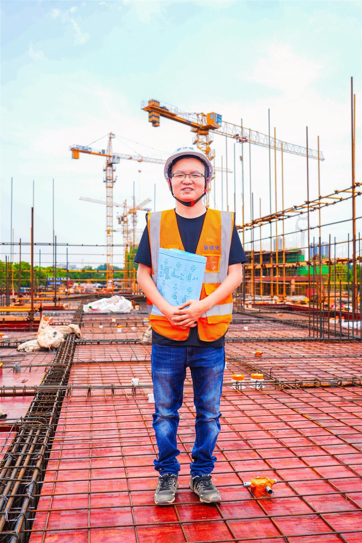 6阮中尉在工地.JPG
