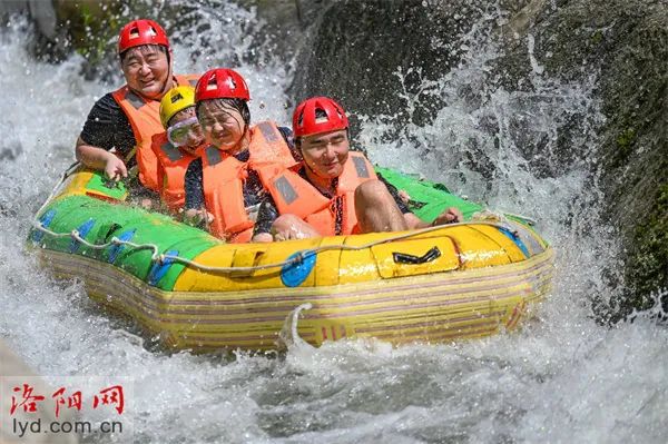 乐享清凉（图片摄于嵩县车村镇） 