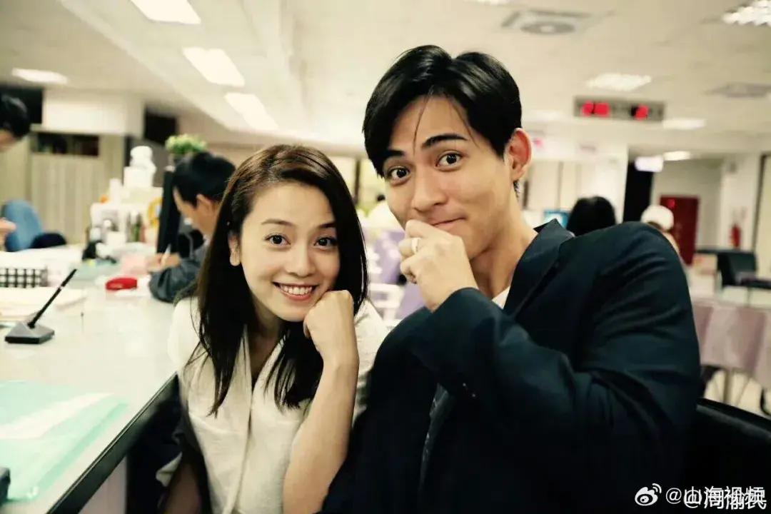 周渝民妻子喻虹渊宣布正式复出；两人因合作《痞子英雄》相识，曾遇诈骗案被骗3447余万元新台币
