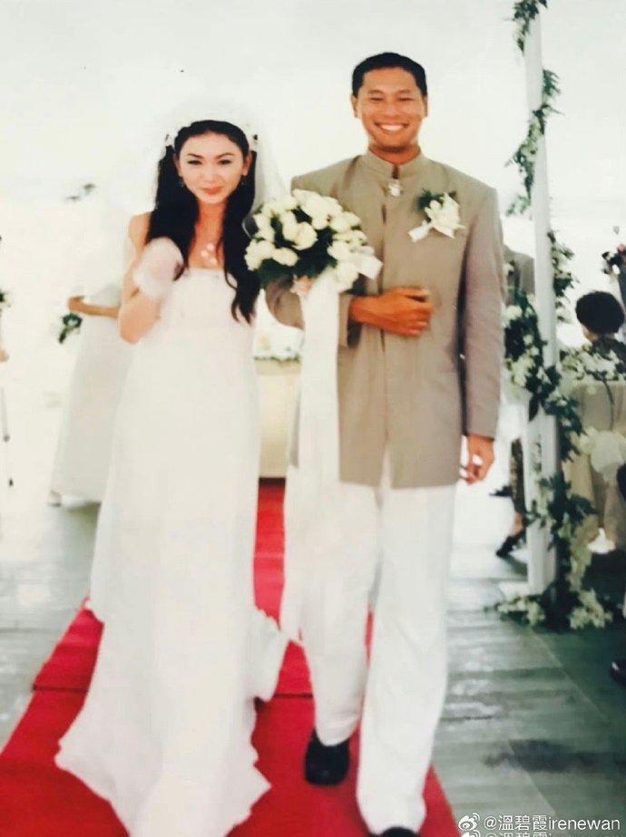 ​温碧霞晒照庆祝结婚25周年：时间令感情更加坚固