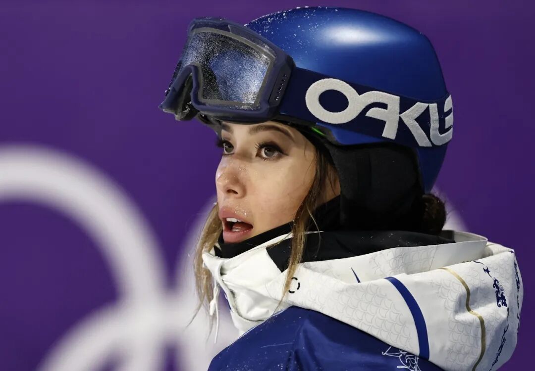 今日凌晨，谷爱凌滑雪大跳台获得亚军，米兰冬奥会上已为中国队斩获两银