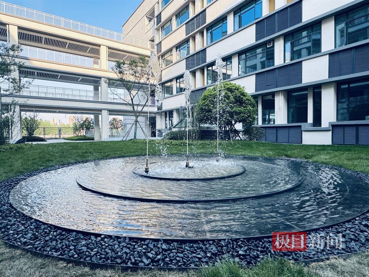 武汉市双湖中学校园一角.jpg