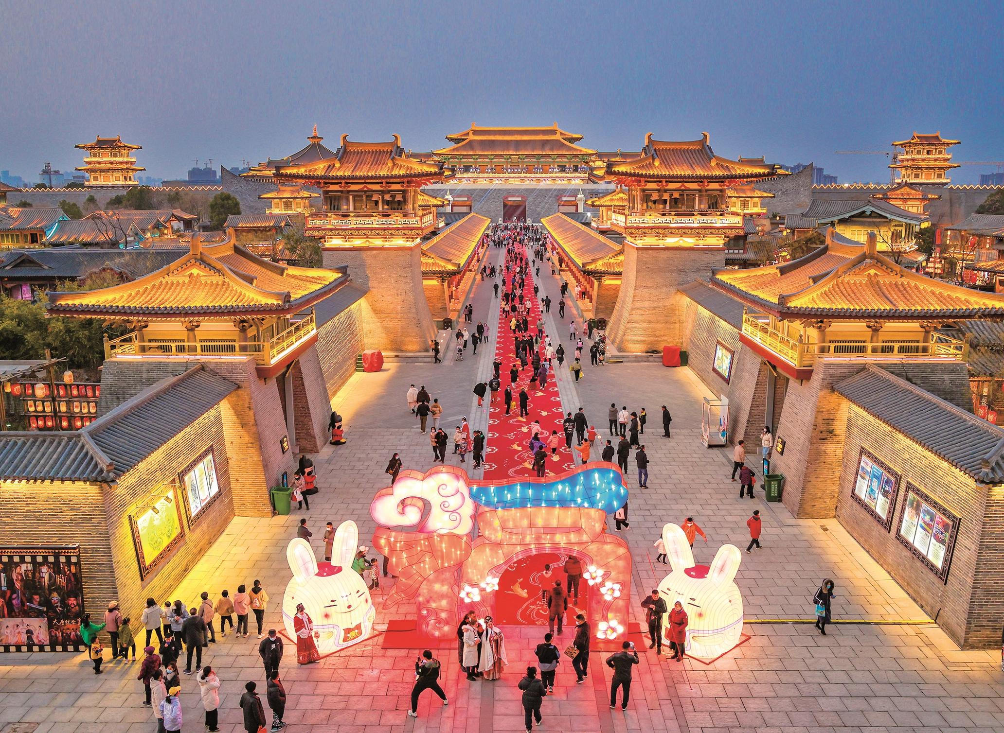 People celebrate Spring Festival in Xiangyang 极目新闻