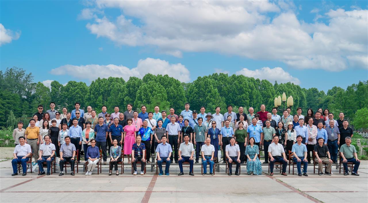 1.2025年“康养学游”首期体验班开班仪式合影.jpg