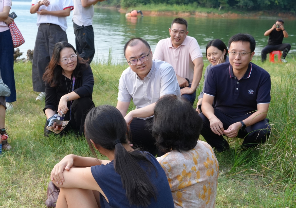 中国电影家协会领导探班.jpg