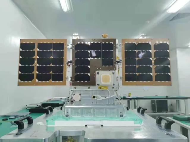 卫星的太阳能电池帆板。