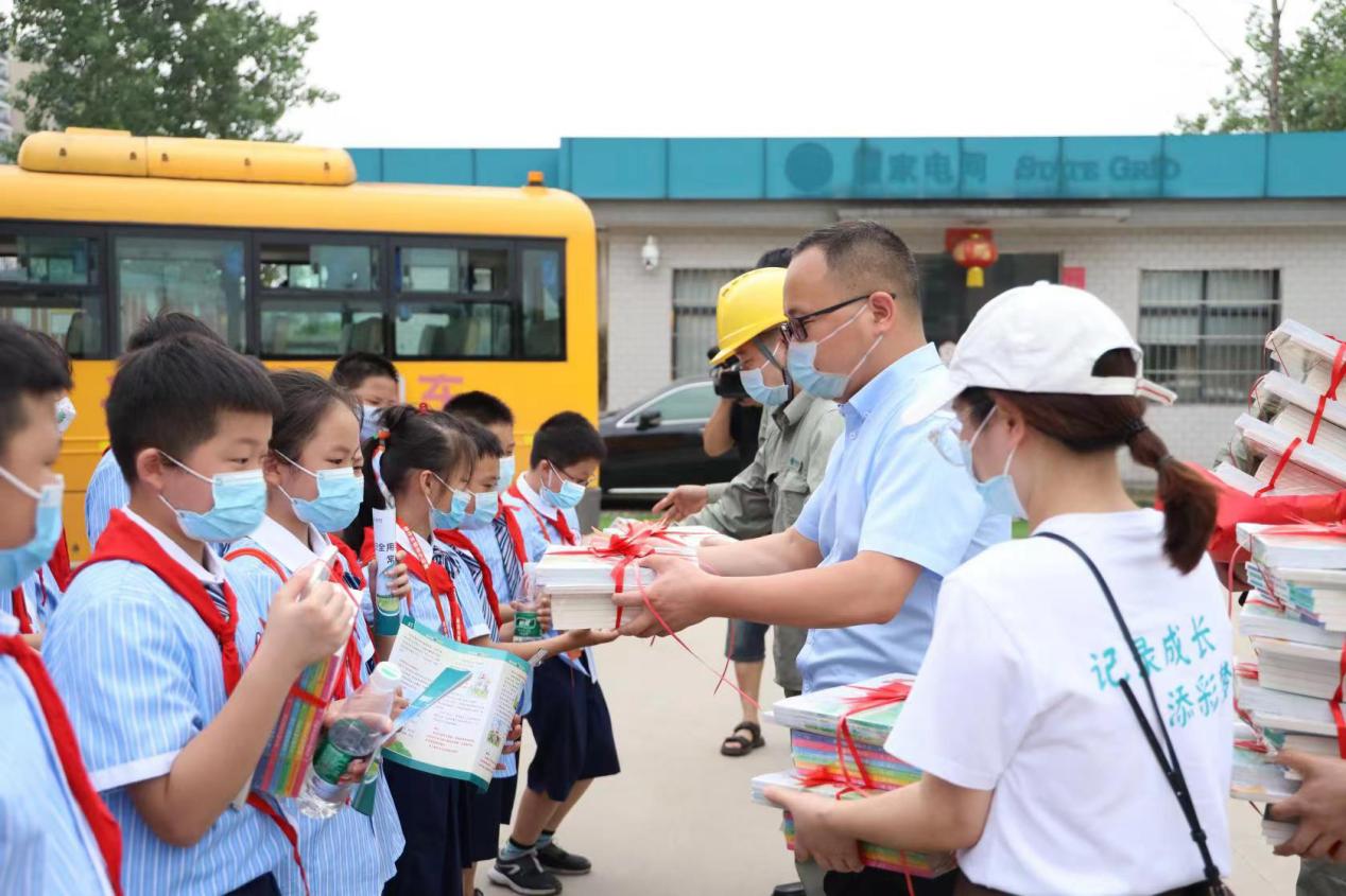 这个温暖的六一 《帅作文》报为鄂州的孩子们送上阅读大礼包（修改版）.docx