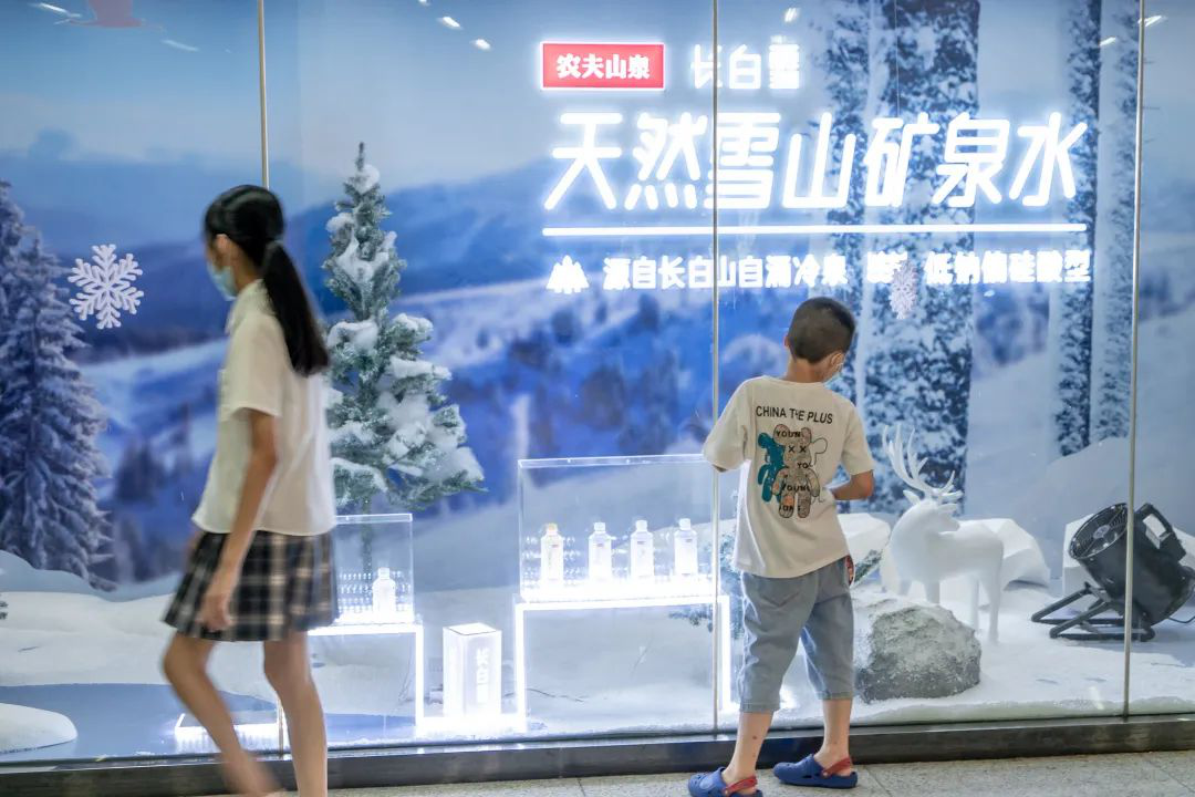 江汉路站超级立体橱窗