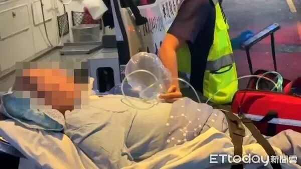 57岁音乐人袁惟仁被紧急送医