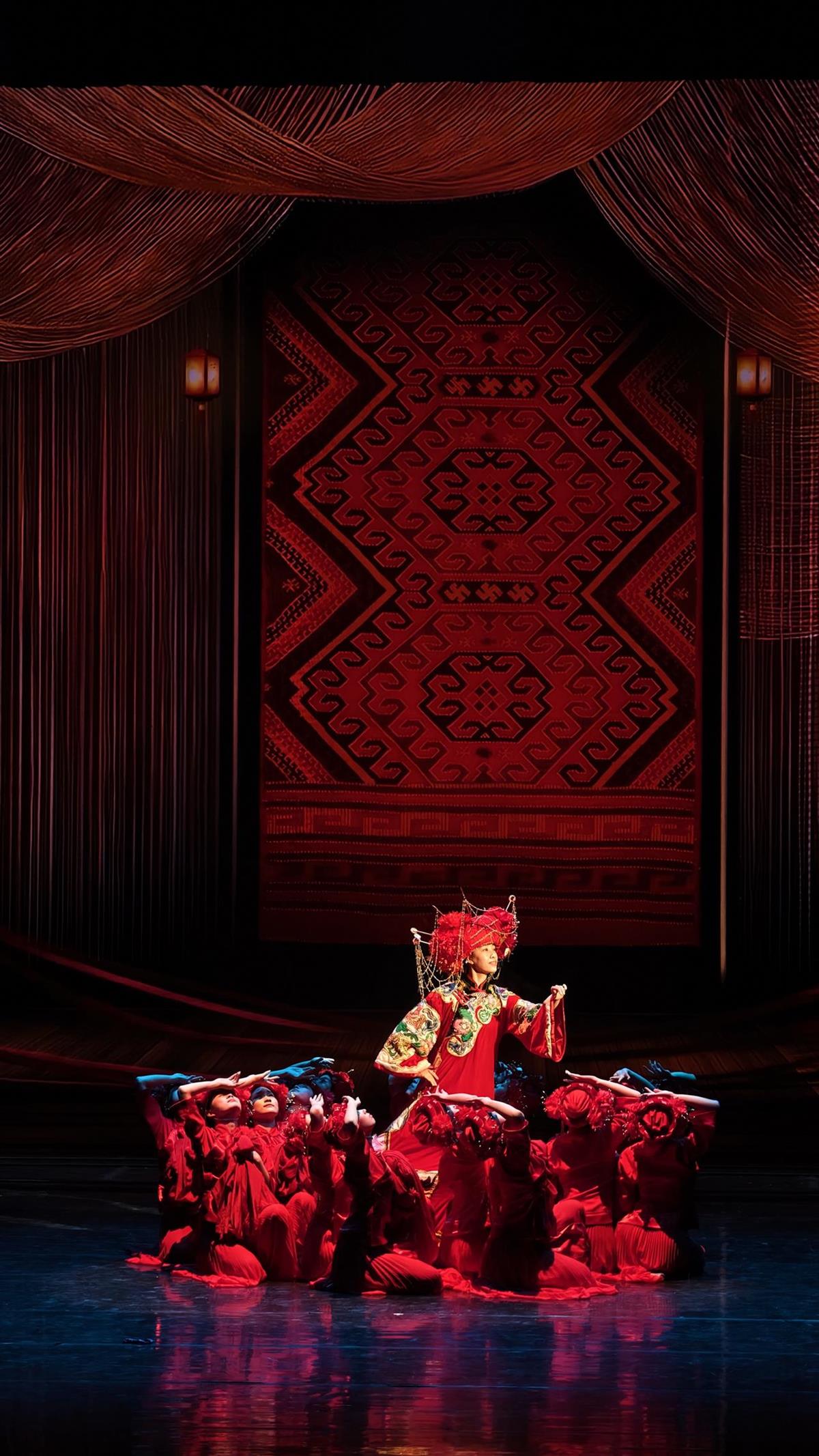 文华大奖剧目《家住长江边》焕新登陆，“人在画中游”的艺术体验有望打造文旅融合新标杆