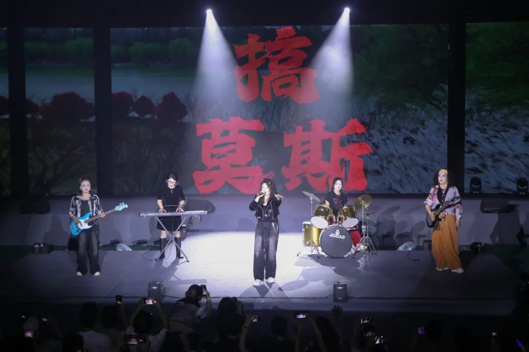视频曝光！湖北5个女子一夜爆火，最大的53岁，最小的46岁！网友：上春晚