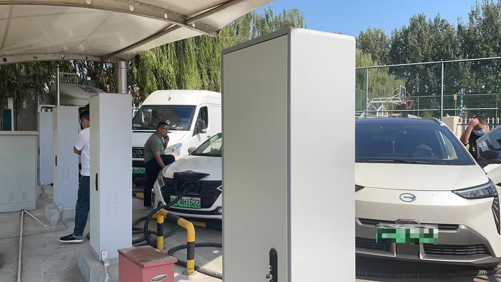 “十一”高速公路充电站。新京报贝壳财经记者白昊天摄