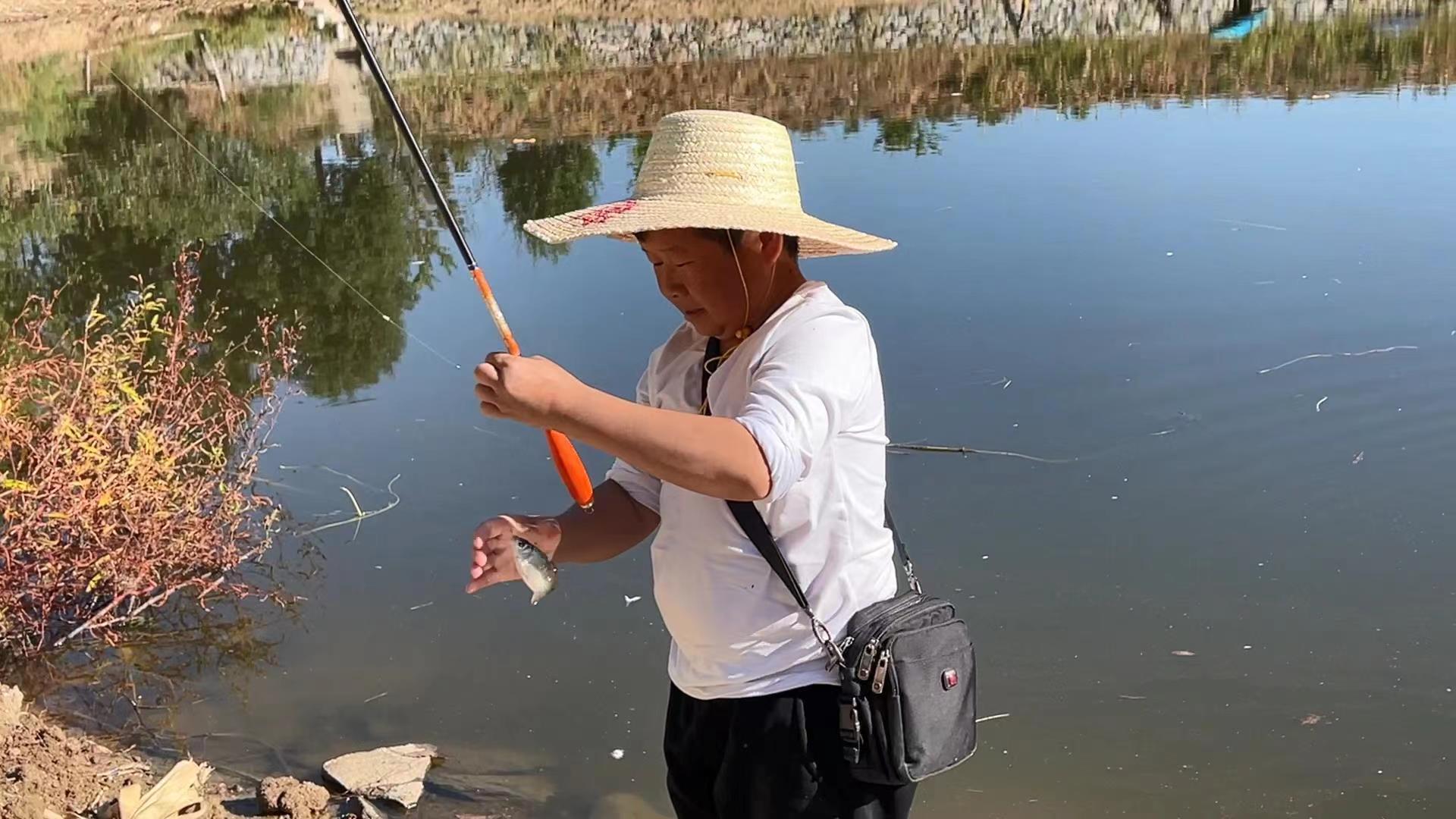 文刚还是一名钓鱼“达人”