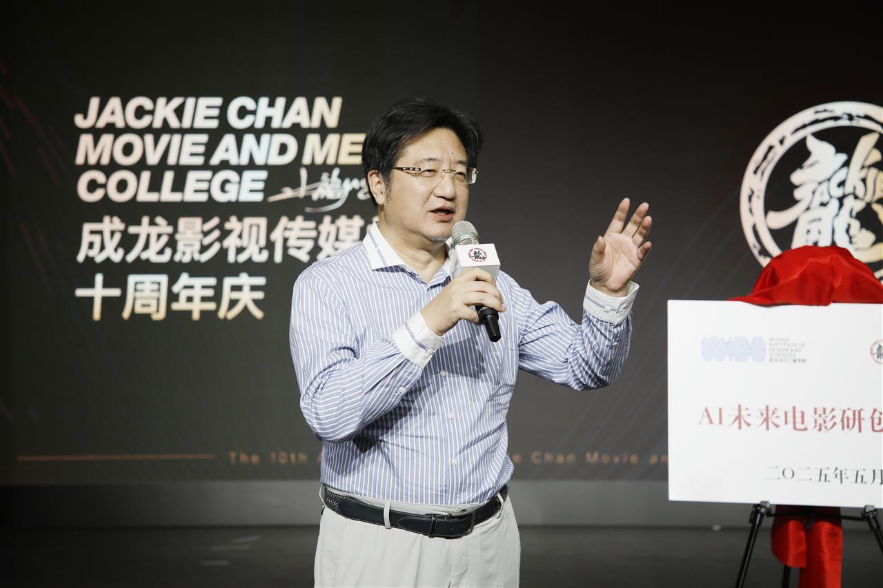 图6：武汉设计工程学院董事长程凡期待师生共同书写下一个十年璀璨篇章。刘恒 摄.jpg