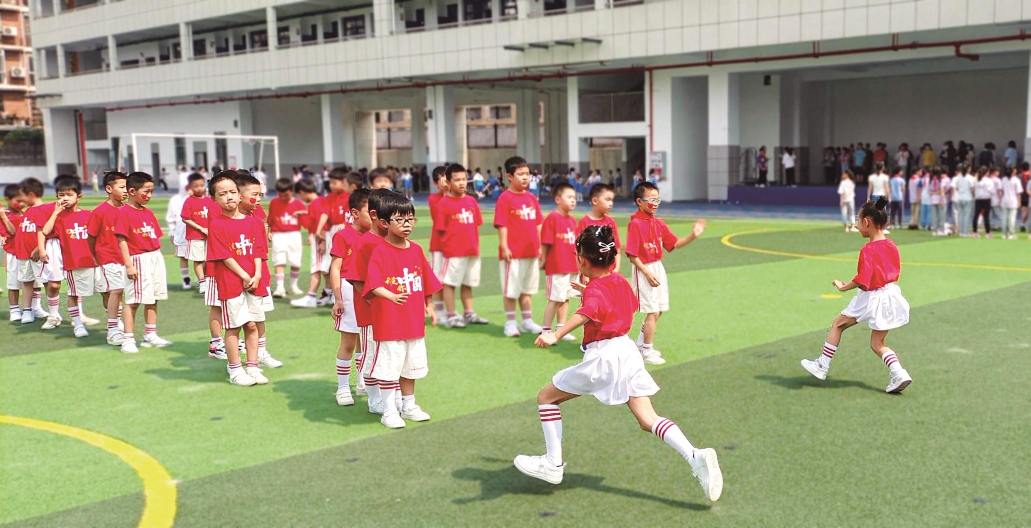 光谷一小有丰富多彩的体育课 通讯员提供