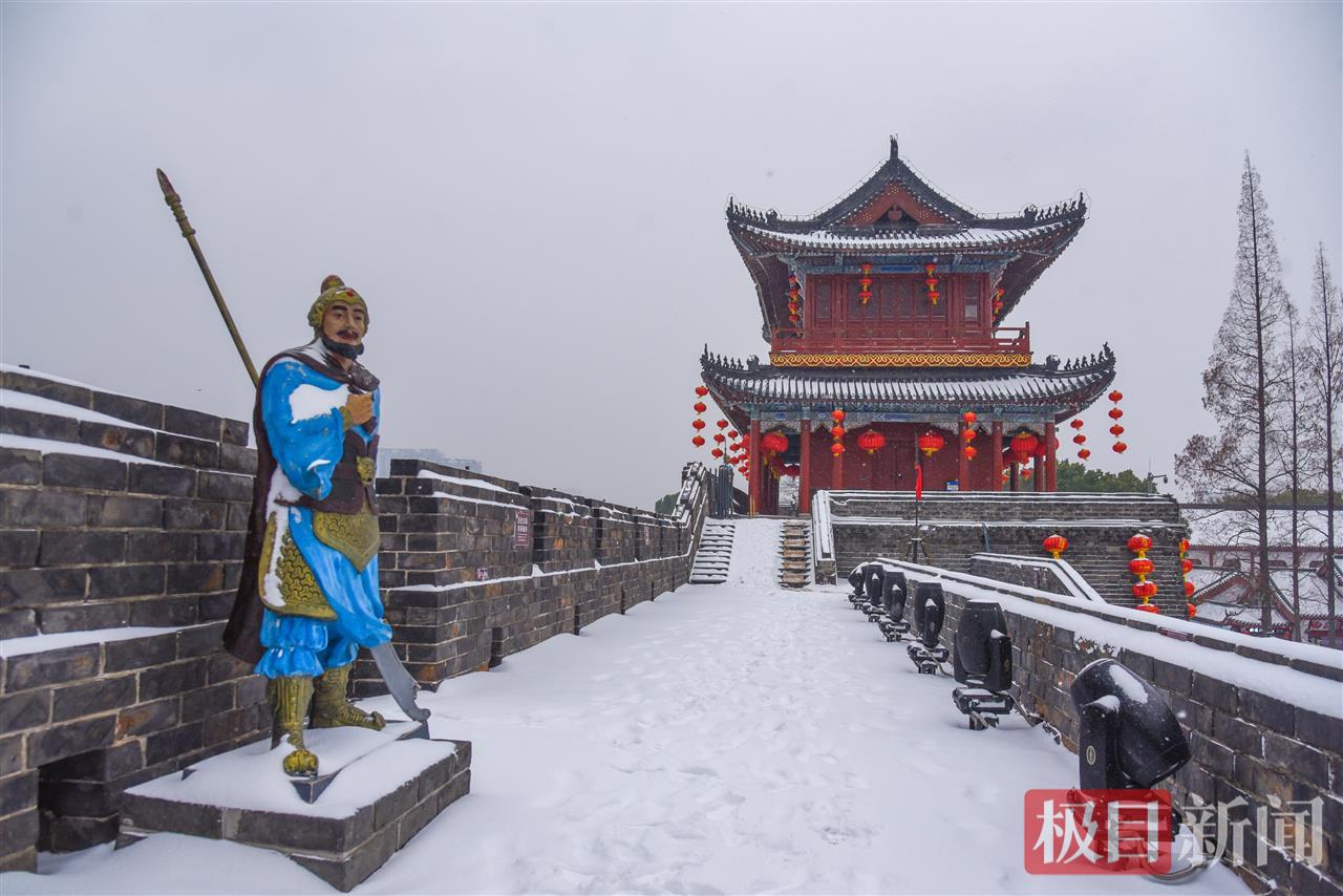 1月20日，雪中的湖北荆州古城。 （极目新闻记者 黄志刚 摄）.jpg