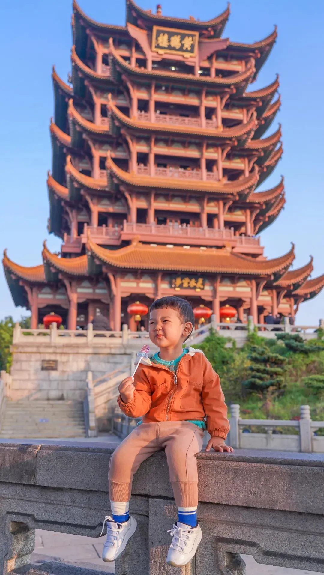 棒棒糖深受小朋友游客的喜爱