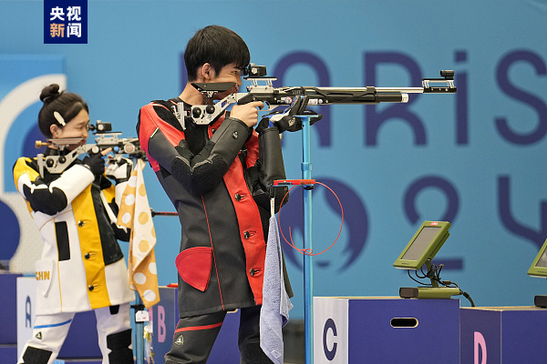 巴黎奥运会首金产生！中国队夺得射击混合团体10米气步枪金牌