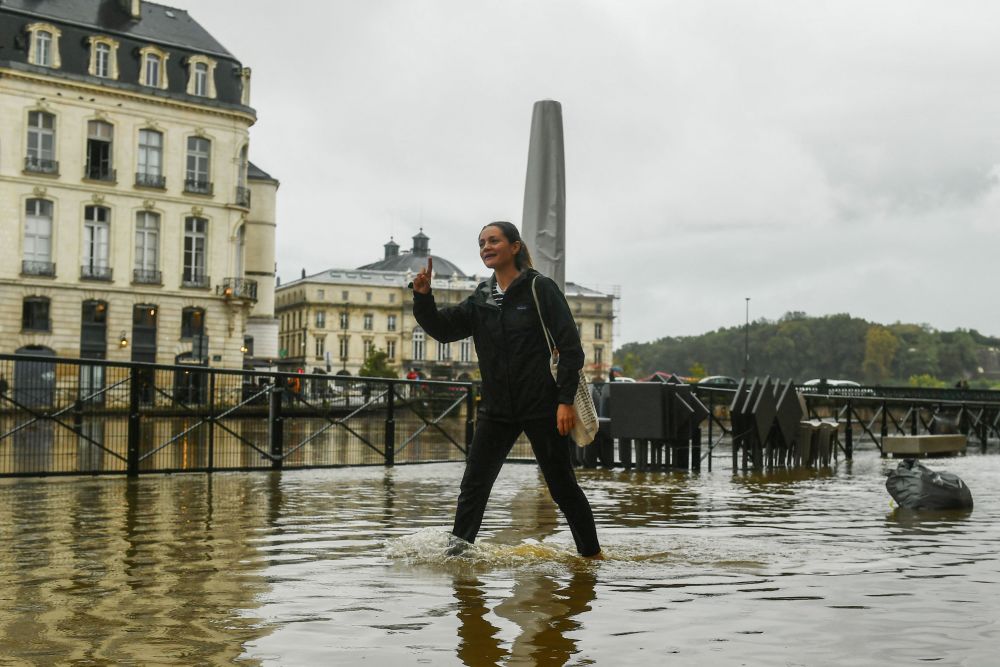 暴雨致法国多地洪灾-第3张-百科-传卓科技