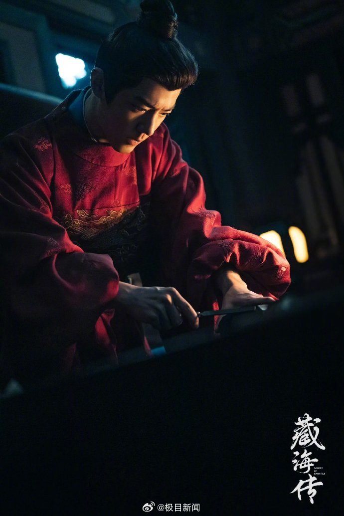 搭建上百个盗版网站，盗播《藏海传》《折腰》等热播剧获利，一男子被刑拘！