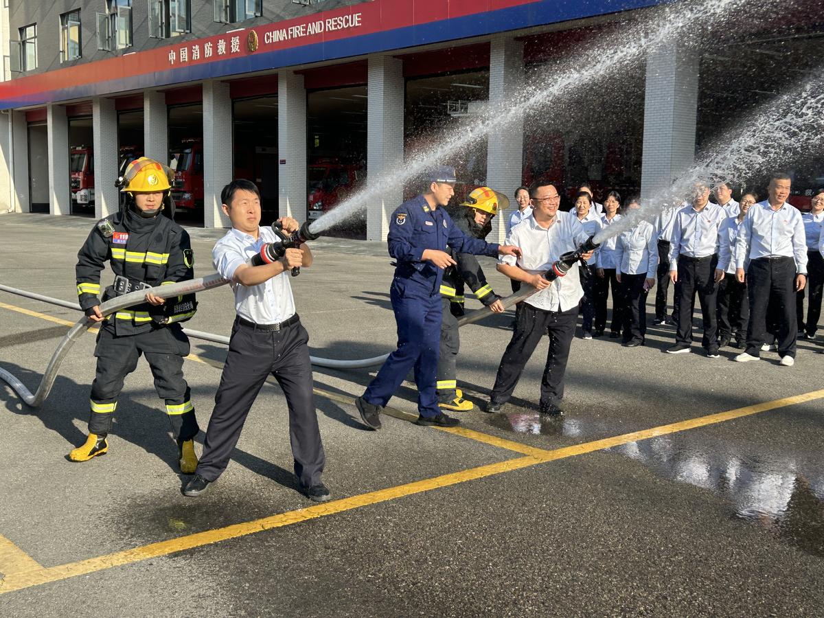 “路人”“穿越”回古代感受车马交通演变，顺手提升当代公路的颜值