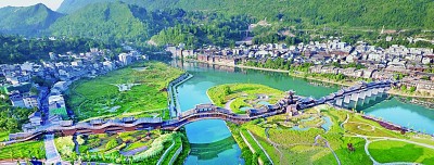 一座廊桥，联通传统与现代