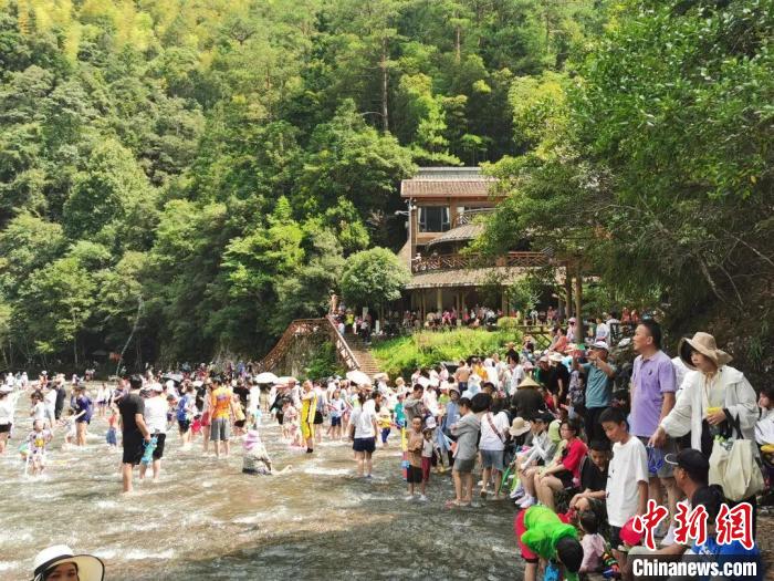 屏南白水洋浅水广场。　屏南县文体旅局 供图