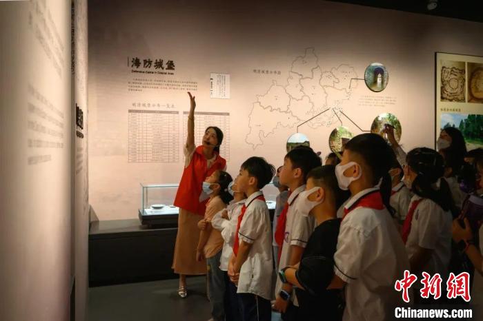 宁德市博物馆迎众多市民打卡。　白东东 摄