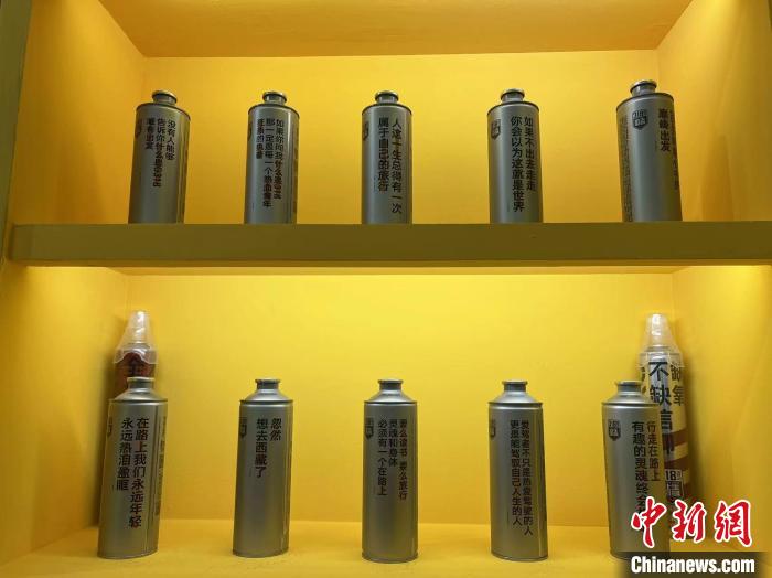 个性化的精酿啤酒包装向消费者传递一种生活方式。　王利文 摄 摄