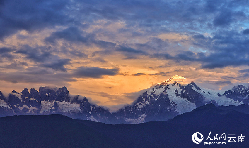 日照金山。此里取次摄