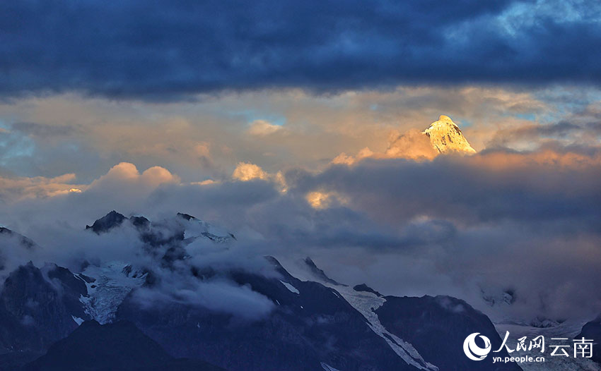 日照金山。此里取次摄