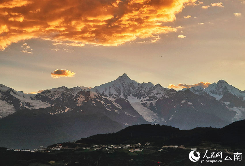 日落时分。此里取次摄