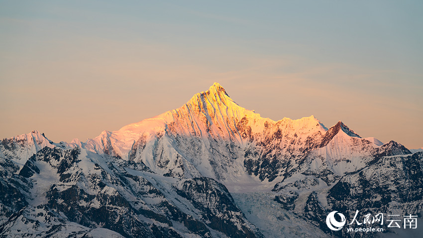 日照金山。此里取次摄