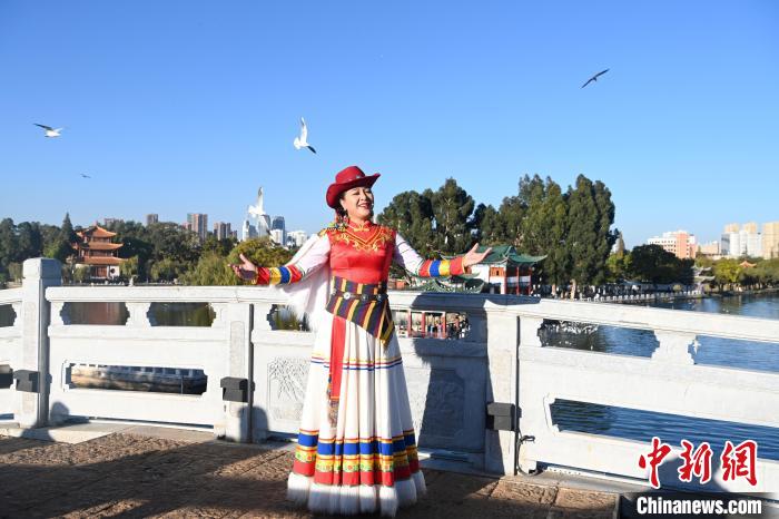 图为茸芭莘那参演“民歌大观”。　主办方供图