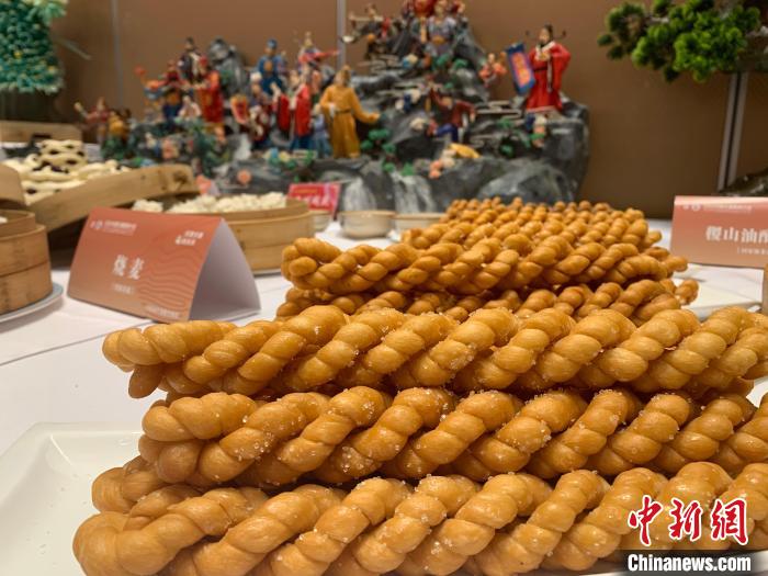 非遗面食盛会以“乐享非遗？‘面’向未来”为主题。　刘小红 摄