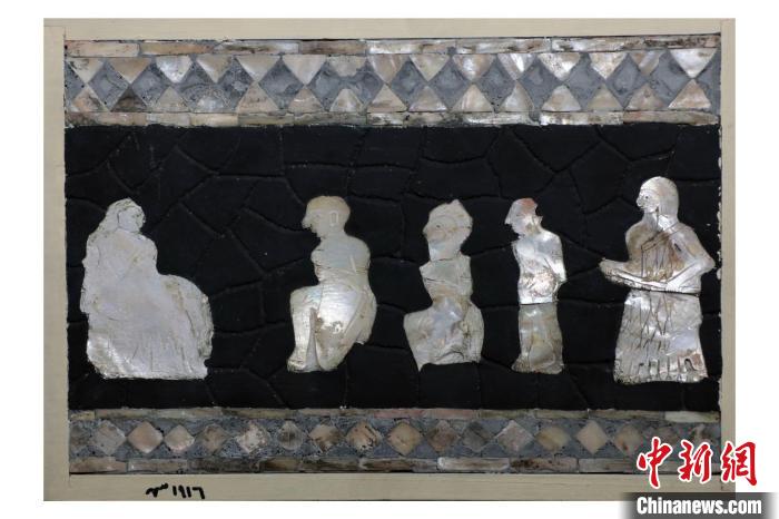 图为本次展览展出的珍珠母贝镶嵌画(资料图) 河北博物院供图