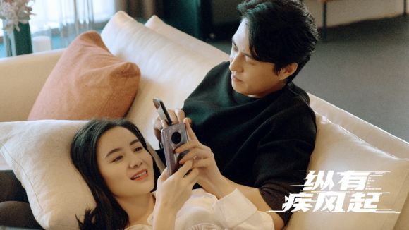 《纵有疾风起》收官 靳东宋佳迎风而上照亮人生旅程
