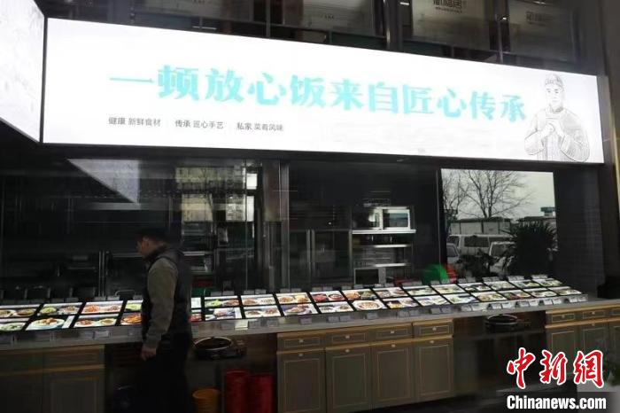 图为鄂尔多斯东胜区特色街区吸引市民打卡(资料图)。　鄂尔多斯东胜区宣传部供图。